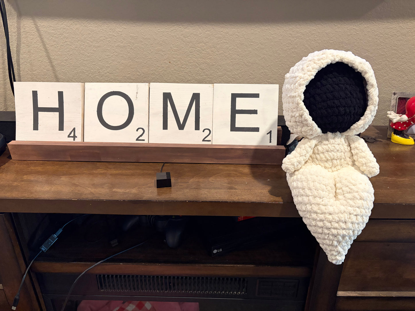 Momo the shelf ghost